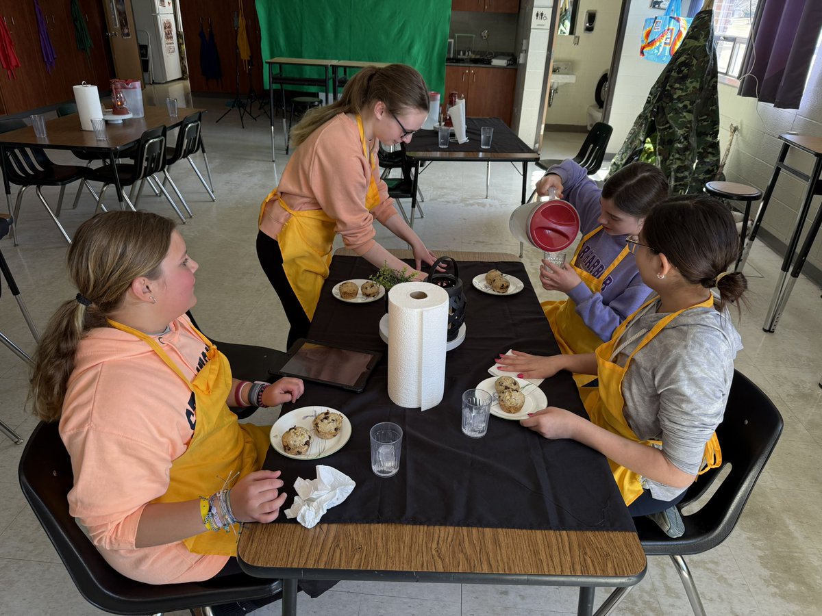 BizMathGuy's tweet image. Business Math 6 - kicked off the quarter with a sweet start!
In our first lab, we sharpened our measuring skills while whipping up Banana Chocolate Chip Muffins — definitely a BGR favorite! @ByronMSBears @ByronBears #BizMathGuy