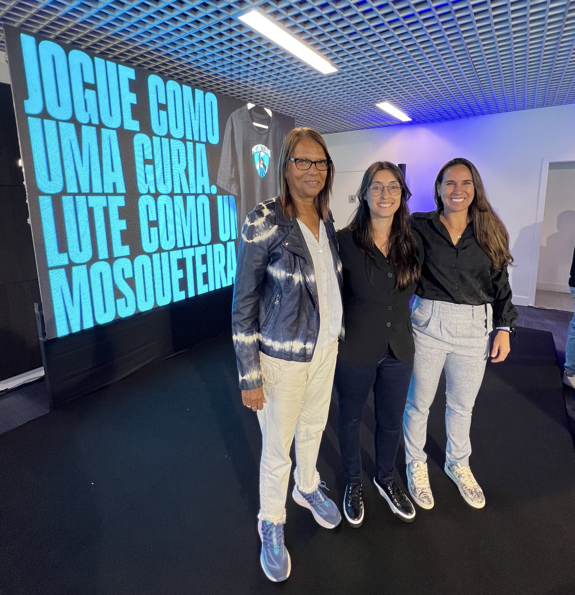 carolinemotta's tweet photo. O futuro (do futebol) é feminino! Orgulho em fazer parte dessa história, que ainda tem muito a evoluir, mas conta com a força, a coragem e a união de mulheres incríveis. #Mosqueteiras 🇪🇪

@GuriasGremistas @Gremio #FutebolFeminino #Grêmio #Tricolor #Marketing https://t.co/s1g07vepAO