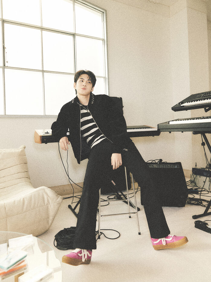 fourevernal's tweet photo. Day6's keyboardist, synthesizer, vocalist, lyricist, composer, and babygirl https://t.co/8wRbt2OaOo