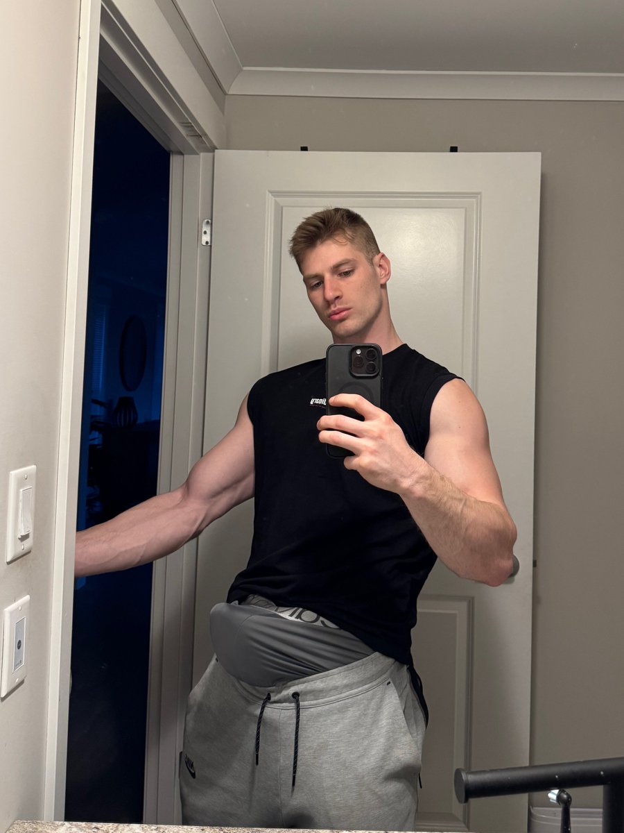 say "hi" if i can send u a surprise d pic