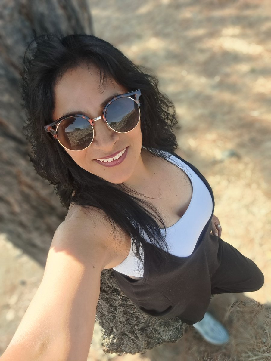 La vida no es perfecta, ni eterna. A veces duele, a veces cansa, a veces hiere, no es fácil y a veces no es justa. Pero a pesar de todo la vida es bella. 🤗🖤🤸🏾‍♀️💪🏾✌🏽✨🖤