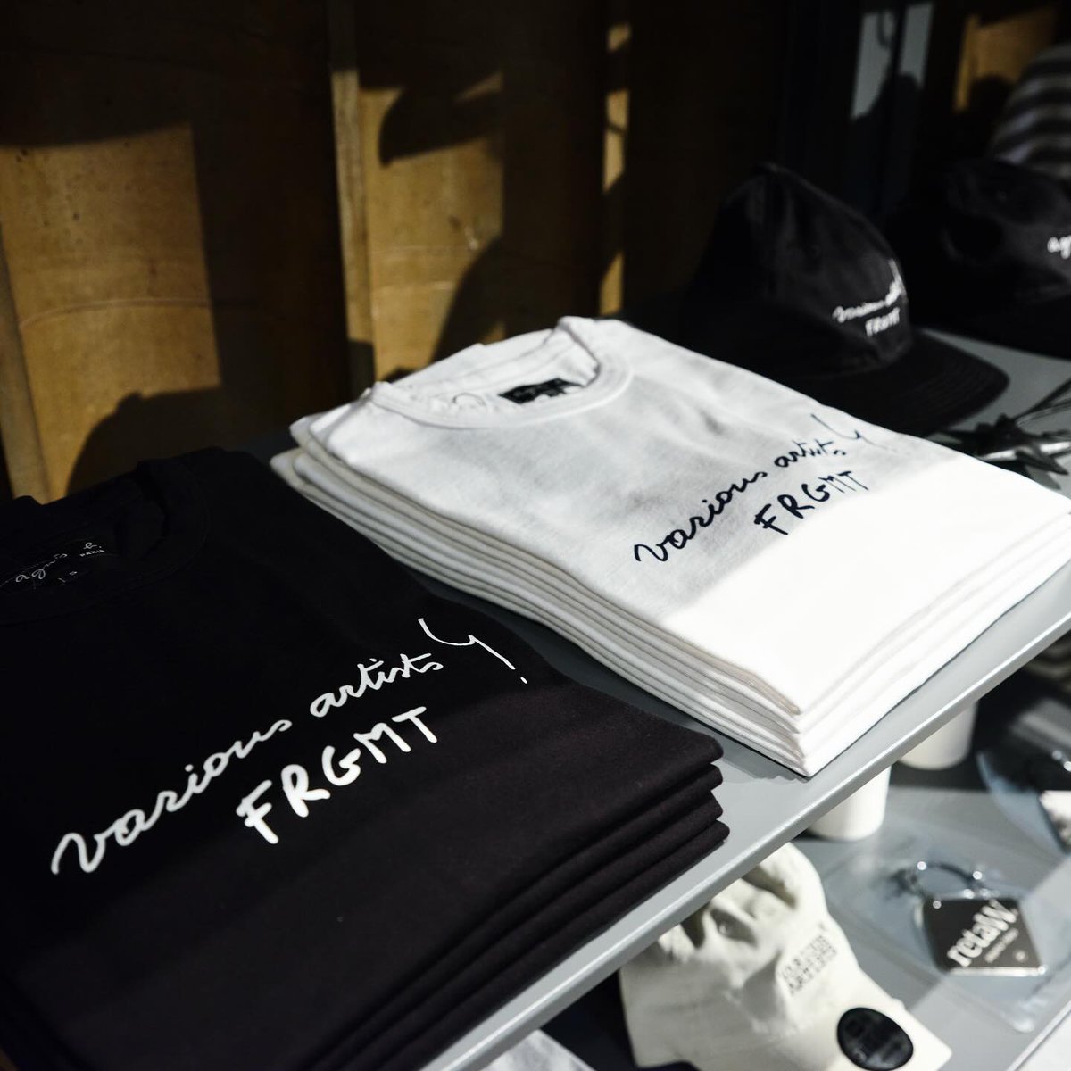 V.A. × fragment design × agnes b. のトリプルコラボTシャツが発売
