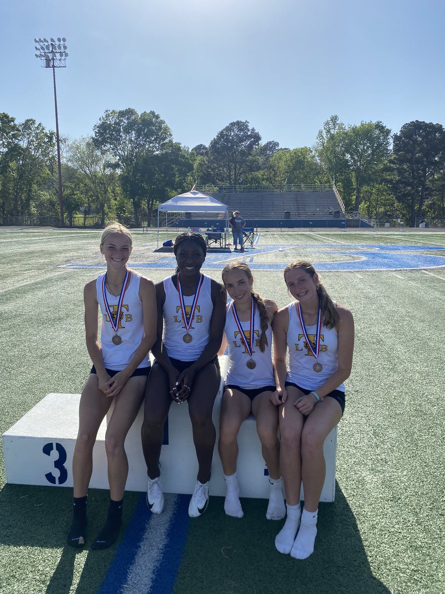 CoachBurgay's tweet photo. 🏆Regional Qualifiers🏆

4x400M Relay

@maddie_gri11411 
@maliah_norris 
@Taylorrr_s0 
Ceale Kruse

4:17.32 🥉 https://t.co/7bud3DqlxD