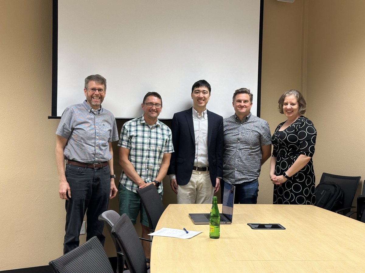 zhizhenlu's tweet photo. Dissertation defended. Thanks to my AMAZING committee members for all your support and mentorship, which makes this journey truly enjoyable!  I'm also excited to share that I'll join Bentley University (@BentleyGLS ) as an assistant professor in the coming fall. Cheers y'all! https://t.co/wXsQgTM1qK