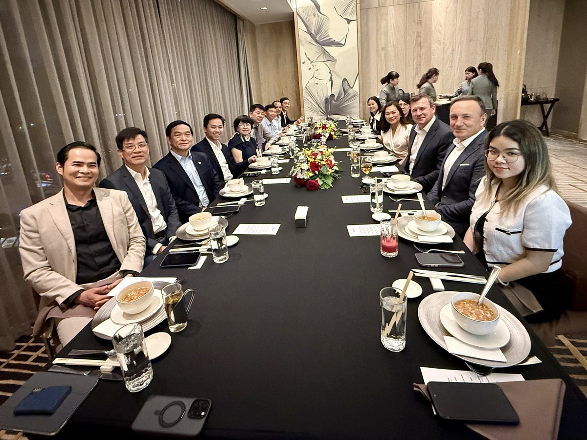 congthang1607's tweet photo. Hosting Mr Alan Tudge - former Minister in the Australian Government Cabinet was a truly inspiring experience. His depth of knowledge and openness in sharing real, strategic insights made our conversation really iìnormative and highly relevant for VN businesses going global. https://t.co/6QA2A1JRqZ