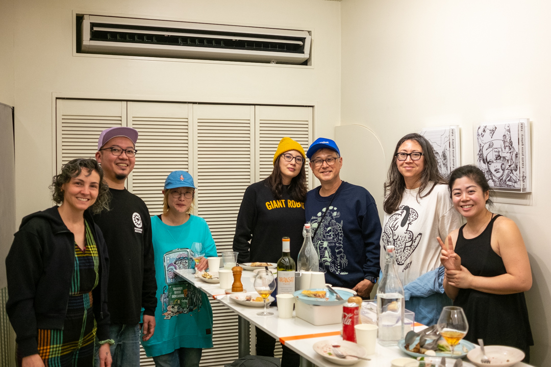 FakaloPizza's tweet photo. 【3rd Anniversary】

4月6日よりスタートした3周年記念イベント。
初日からたくさんの方にお越しいただき
ありがとうございます。

3名のアーティストによる作品が並ぶ空間で
焼きたてのピッツァを味わっていただく光景は
まさに最高のひとときです。

イベントは［5月5日(月)］まで開催中！ https://t.co/Qm7FbdZbyb