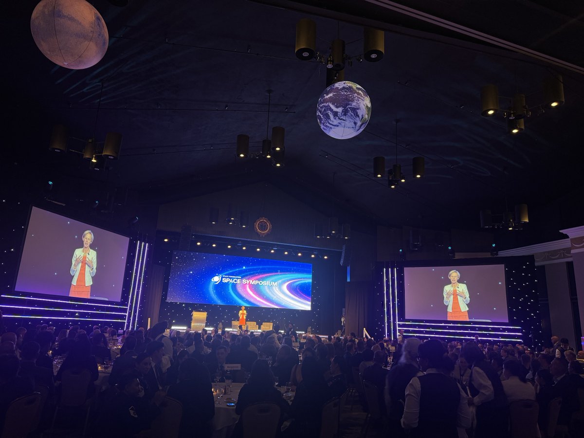 SpaceFoundation's tweet photo. #40Space has wrapped! We honored the military’s role in securing our future in space at the Closing Dinner, featuring inspiring remarks from CMSgt John Bentivegna &amp; CMSgt Jacob Simmons (@SpaceForceDoD).

Thank you @BlueHalo for co-sponsoring this memorable evening! https://t.co/sJGvYdcy5d