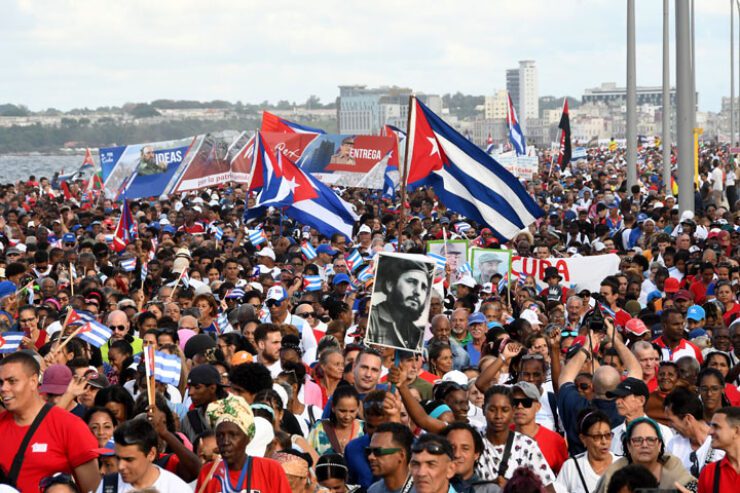 MeyvisEstevezE's tweet photo. #Fidel: "Somos un pueblo pequeño, pero lleno de dignidad; un pueblo pequeño, pero lleno de honor; un pueblo pequeño, pero lleno de vergüenza; un pueblo pequeño, pero lleno de razones, y es criminal auspiciar esas campañas contra este pueblo...". https://t.co/Yq6ntmFwhX
