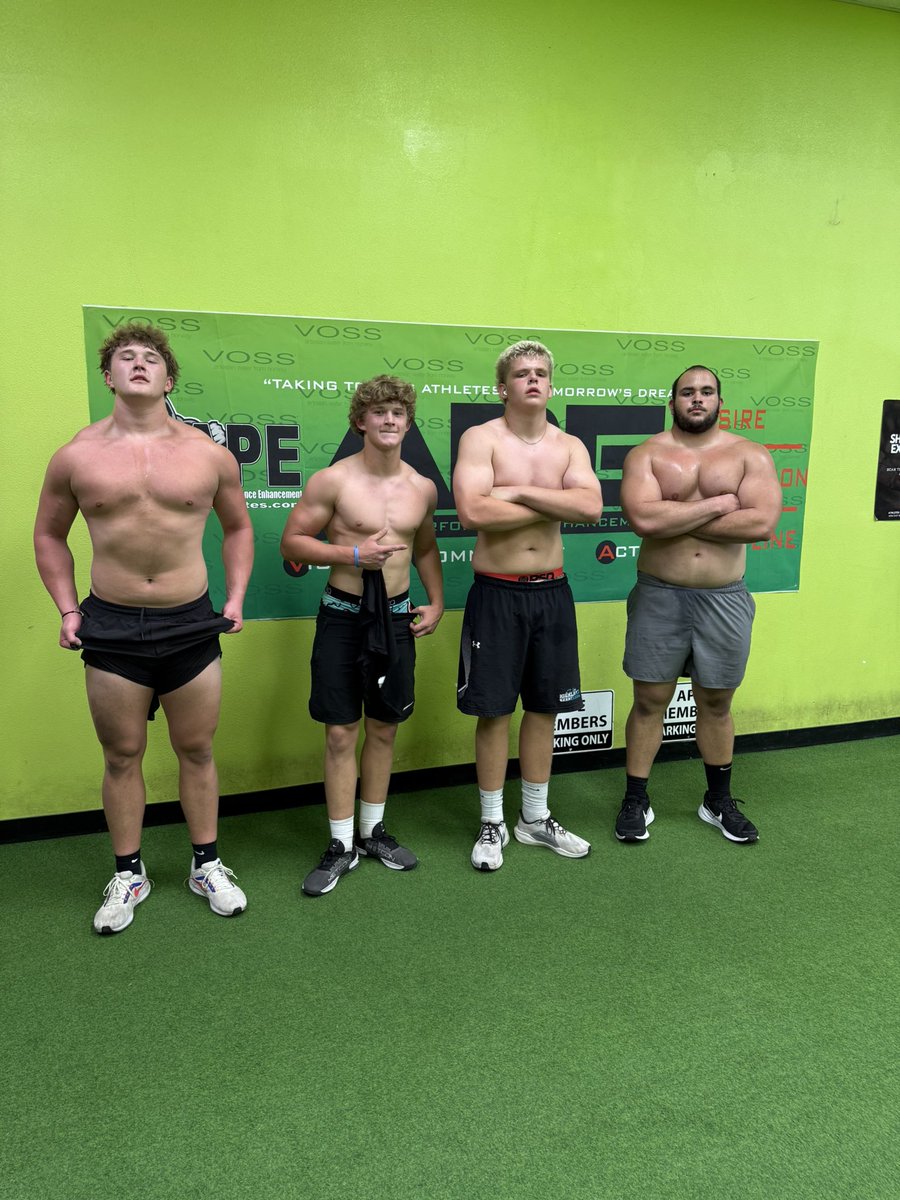 Great day at ape! Finished the week off strong with some Aux. <a href="/LGFitnessAZ/">Larry Graham</a> <a href="/apeathletes/">APE</a>
