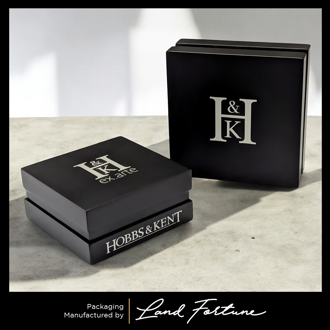 LandFortuneHK's tweet photo. Understated luxury for the modern gentleman.
This minimalist wooden cufflink box pairs clean design with quiet sophistication — the perfect finishing touch for refined men's accessories.

#MensLuxury #GentlemansEssentials #MinimalElegance #CufflinkBox #LuxuryPackaging https://t.co/SIlKodo1WP