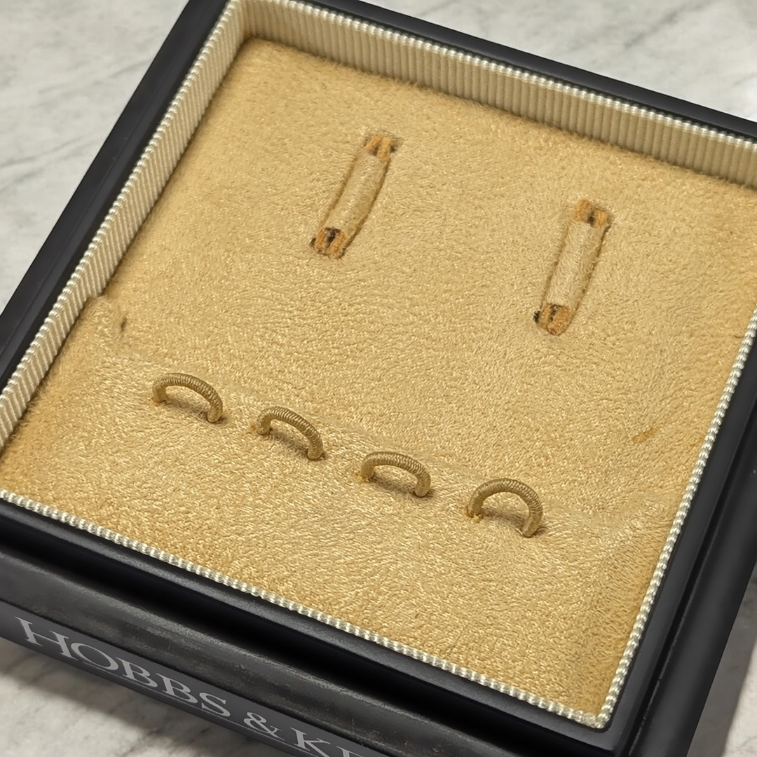 LandFortuneHK's tweet photo. Understated luxury for the modern gentleman.
This minimalist wooden cufflink box pairs clean design with quiet sophistication — the perfect finishing touch for refined men's accessories.

#MensLuxury #GentlemansEssentials #MinimalElegance #CufflinkBox #LuxuryPackaging https://t.co/SIlKodo1WP