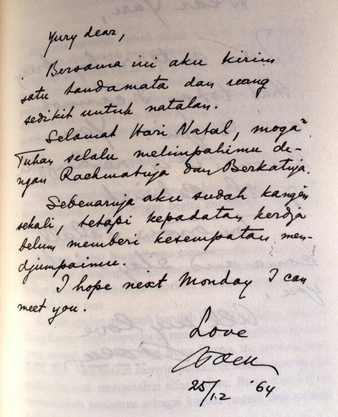 <a href="/timesnewarga/">〰️</a> ini juga gak kalah geli surat surat cinta soekarno. ini suratnya ke berbagai wanita. tahu sendirilah yak.