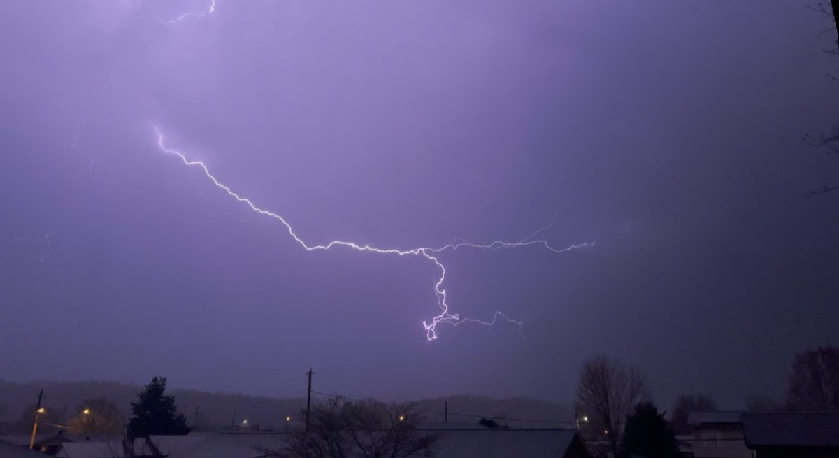 CamEleanorWV's tweet photo. The storm moved through town quickly and lit up the sky with some crazy lightning as it passed. #EleanorWV https://t.co/a7i1zoOjCP
