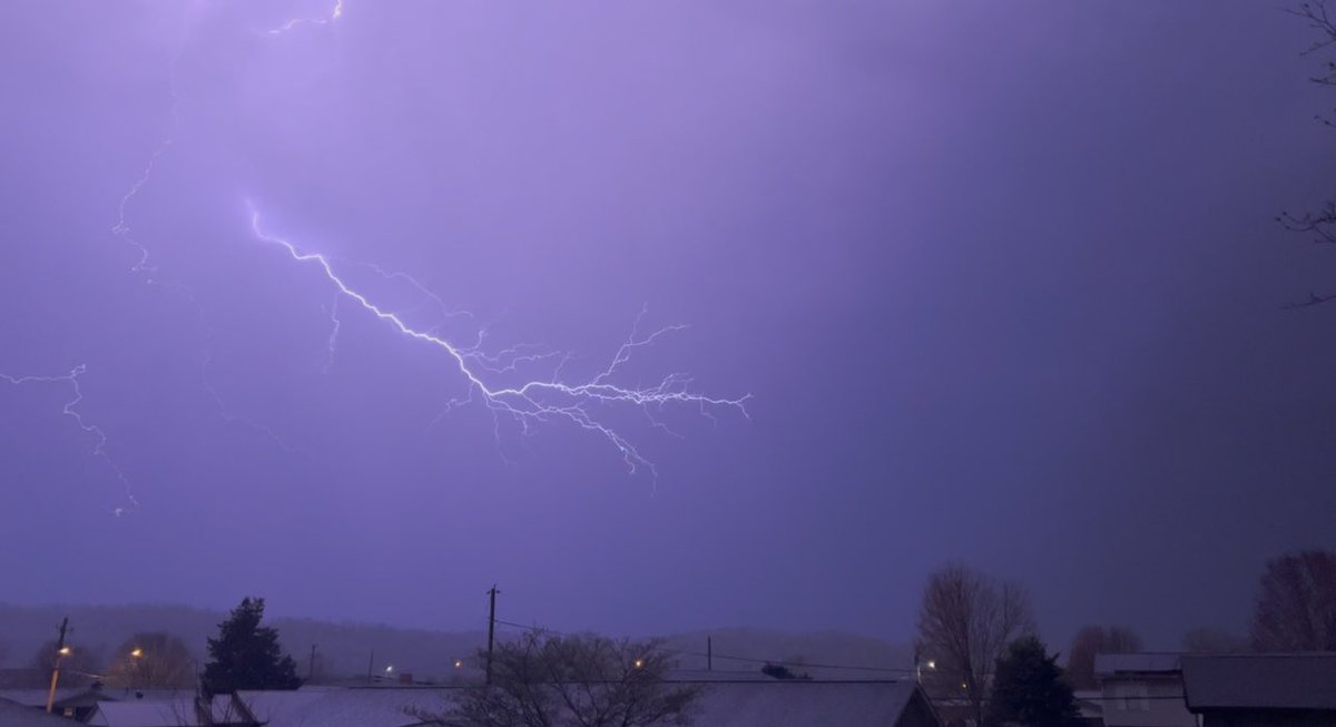 CamEleanorWV's tweet photo. The storm moved through town quickly and lit up the sky with some crazy lightning as it passed. #EleanorWV https://t.co/a7i1zoOjCP