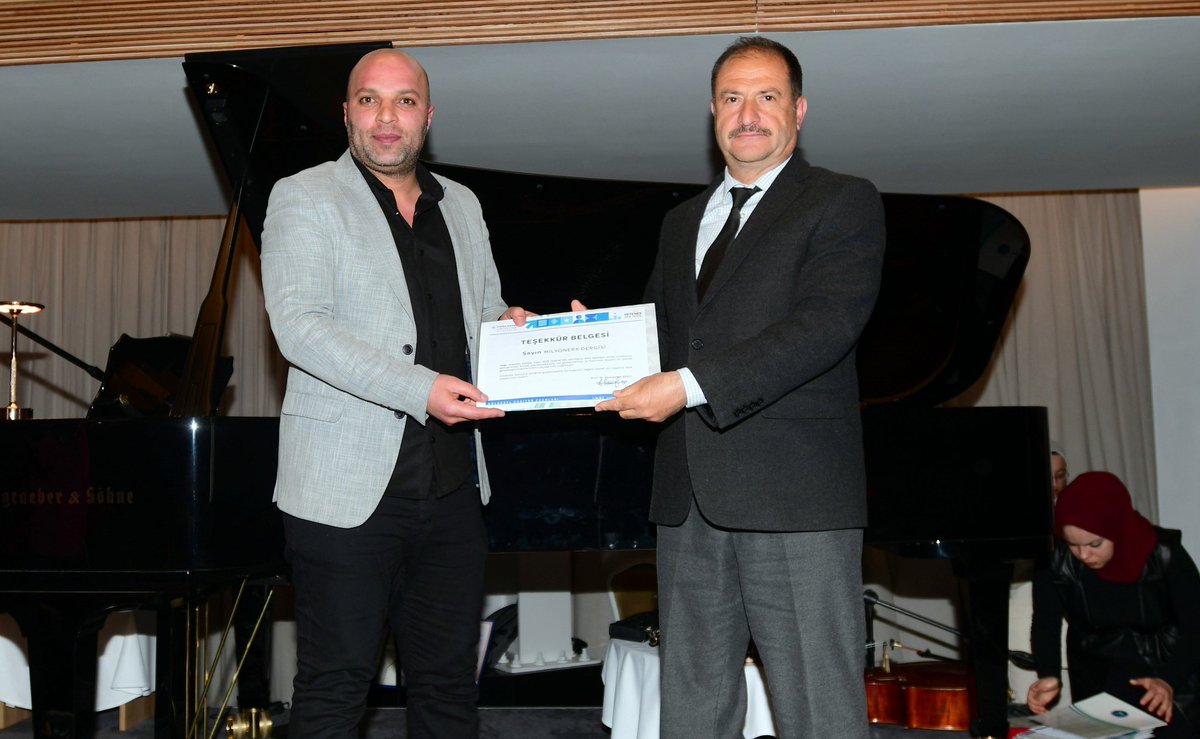 Başta Van Yüzüncü Yıl Üniversitesi Rektörü Sayın Prof. Dr. Hamdullah Şevli olmak üzere, katkı sunan tüm paydaş üniversitelere, Sn. Duygu Hanım ve Sn. Özge Hanım’a, ödülümüzü takdim eden Sn. Rektör Yardımcısı’na teşekkür ederiz.
Birlikte daha nice başarılı günlere...

<a href="/hsevli/">Hamdullah Şevli</a>