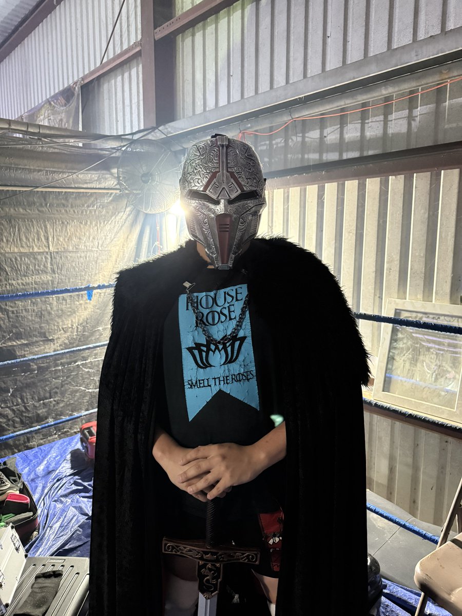 RoninReyesPro's tweet photo. .@texascontenders A KNight To Remember #TCS50 #houserose #blackknight https://t.co/xvczuAiN2v
