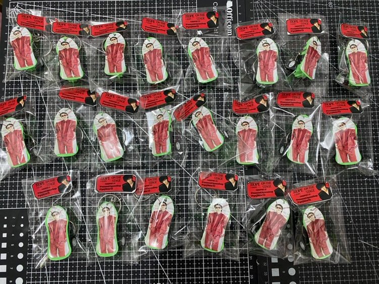 YujiKim15's tweet photo. Finally done!! Ready for D1 &amp; D2 con.. 
Skateboard Keychains, Tag Keychain, &amp; Stickers!! 
See you around Co- Army's!!!  

Don't forget also to tag  and avail  onhand merch! @essentiqueshop https://t.co/GSJUAgerka