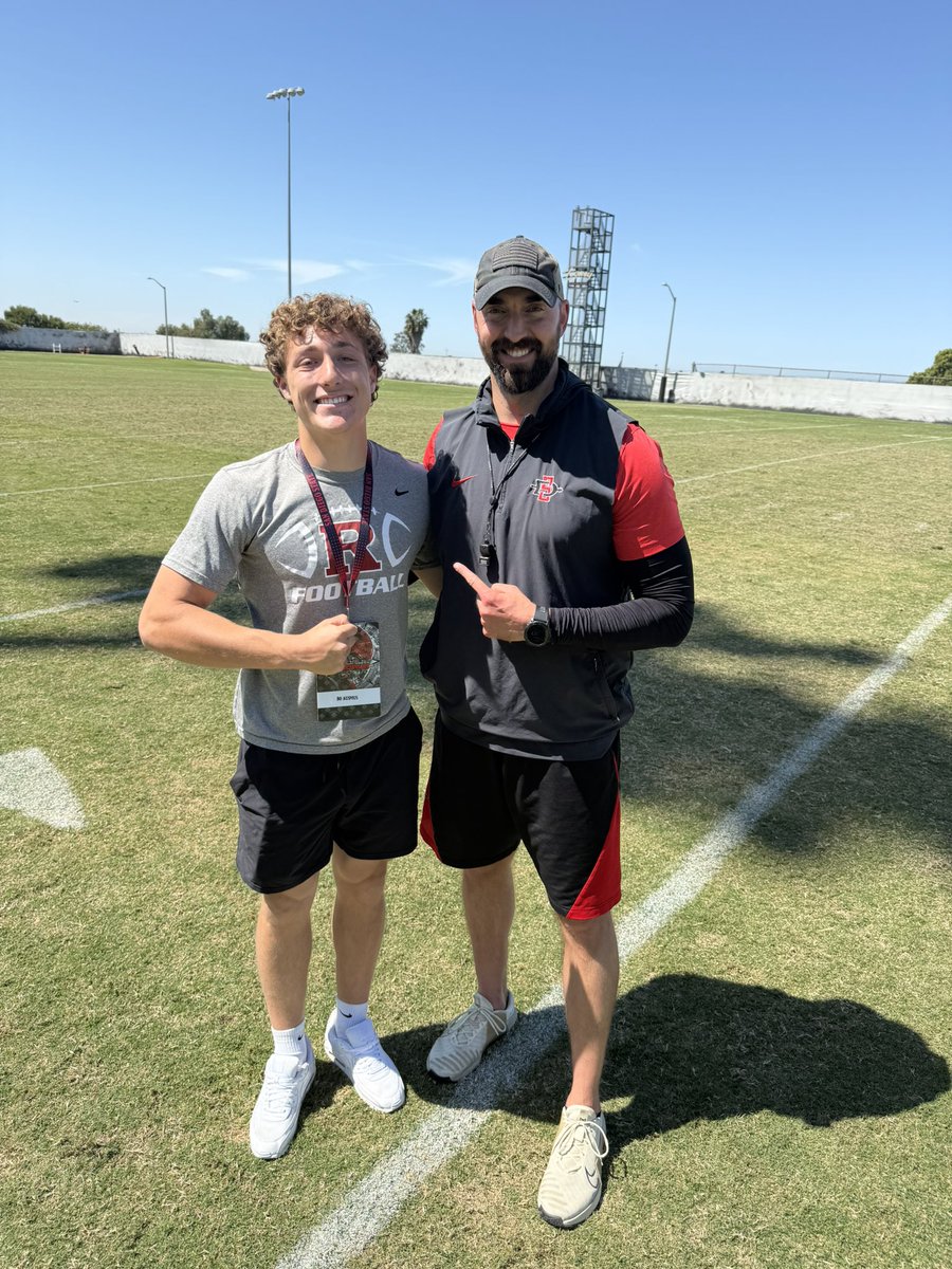 bo_ausmus's tweet image. Had a fun time visiting @AztecFB. Thank you @SeanDillonSDSU @TheHC_CoachLew @RobAurich @Tana_Vea @cjmcgorisk for the hospitality and showing me Aztec football! @adamgorney @GregBiggins @breezepreps @premiumsportsla @RUHS_Football