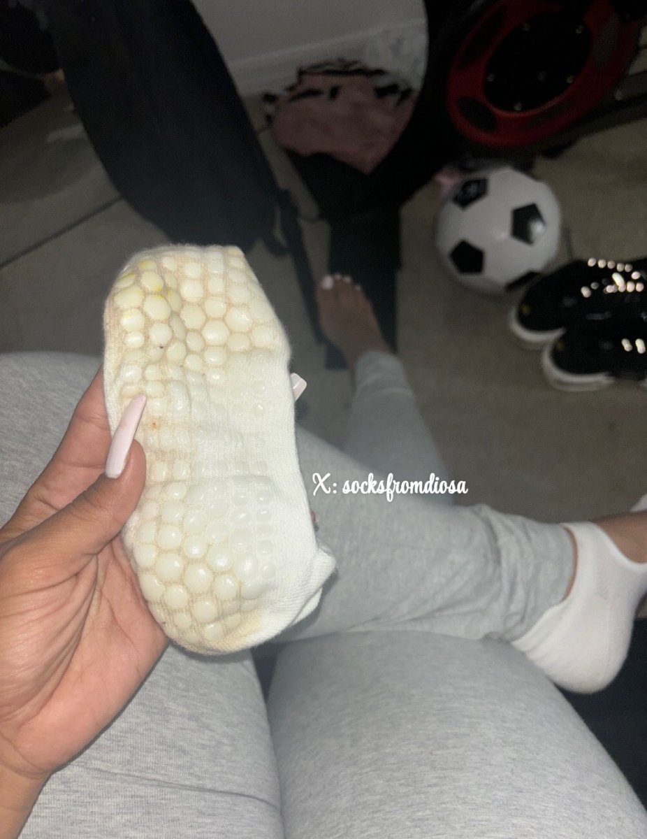 socksfromdiosa's tweet photo. Yoga socks available 🥰 https://t.co/QpsgIlRhYs