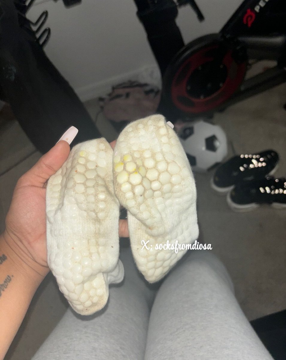 socksfromdiosa's tweet photo. Yoga socks available 🥰 https://t.co/QpsgIlRhYs