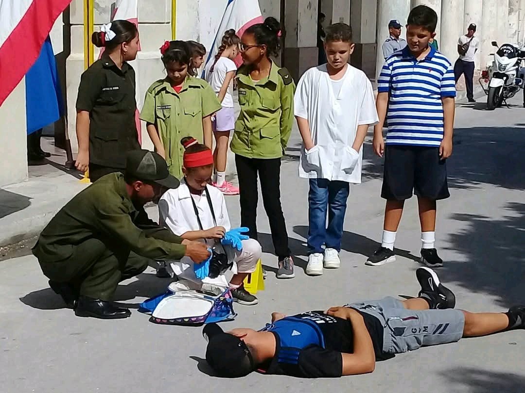 BeltranReynier's tweet photo. 🇨🇺
#Manzanillo, #Cuba.- Festival de Formación Vocacional y Orientación Profesional del MININT. Excelente espacio de atracción y aprendizaje para pioneros y estudiantes. 
#DePieYCombatiendo
#ProvinciaGranma #PorGranmaLoMejor https://t.co/0sBiccmeNr