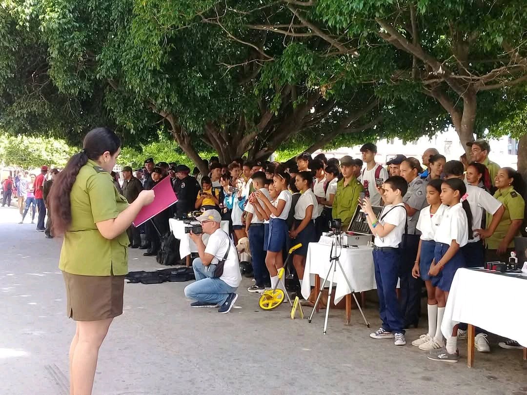 BeltranReynier's tweet photo. 🇨🇺
#Manzanillo, #Cuba.- Festival de Formación Vocacional y Orientación Profesional del MININT. Excelente espacio de atracción y aprendizaje para pioneros y estudiantes. 
#DePieYCombatiendo
#ProvinciaGranma #PorGranmaLoMejor https://t.co/0sBiccmeNr