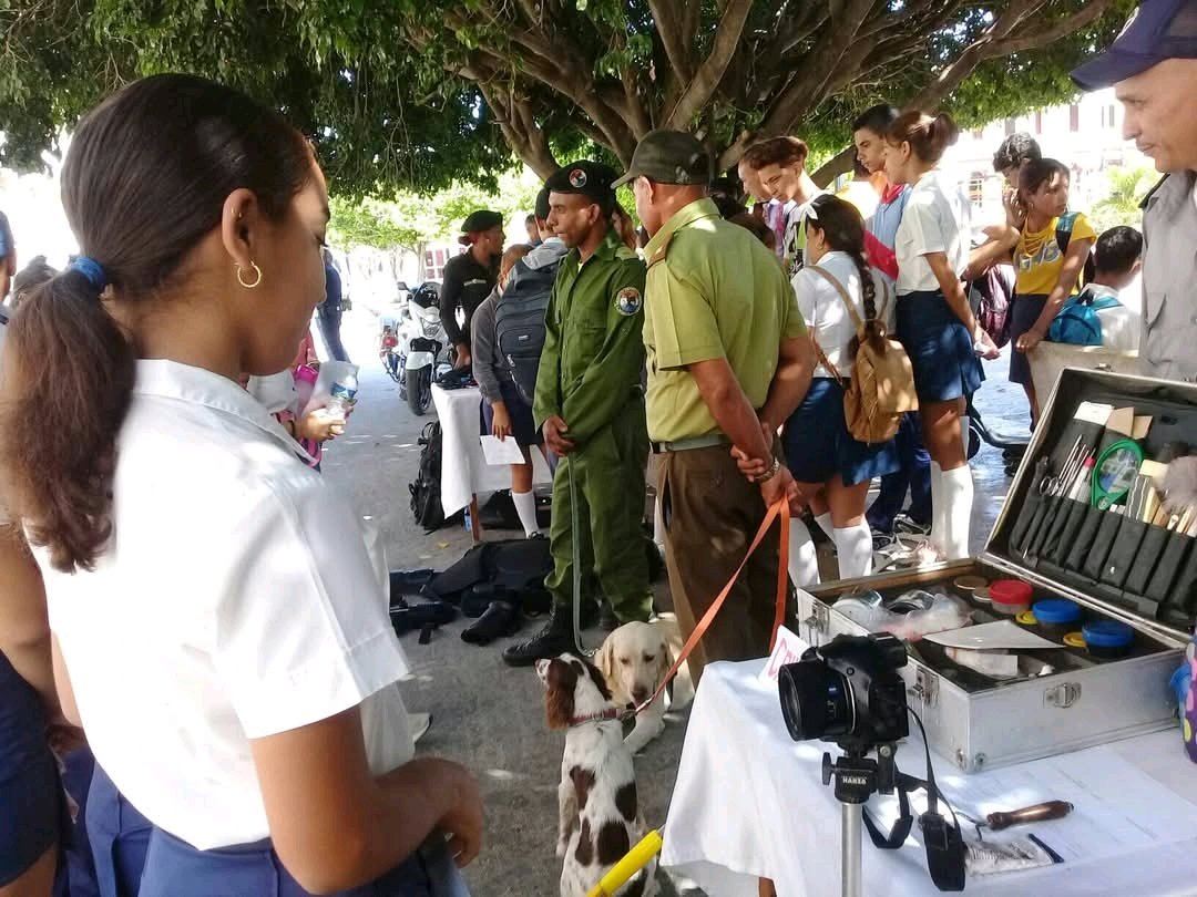 BeltranReynier's tweet photo. 🇨🇺
#Manzanillo, #Cuba.- Festival de Formación Vocacional y Orientación Profesional del MININT. Excelente espacio de atracción y aprendizaje para pioneros y estudiantes. 
#DePieYCombatiendo
#ProvinciaGranma #PorGranmaLoMejor https://t.co/0sBiccmeNr