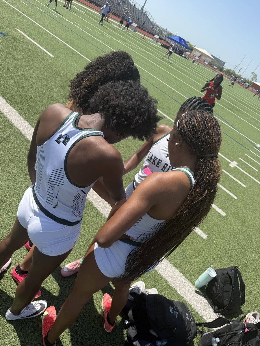 Lake_RidgeTrack's tweet photo. 🚨 New School Record 🚨 4x100 wins the Area Meet with a 45.39! @MISDathletics @TXMileSplit @alltheway30 @willowbowie_25 @EllebyEvah @makaila_young07 @GabbyMoore_27 @CoachNic2110 @WomackJerod https://t.co/a88vI4Y5Xx