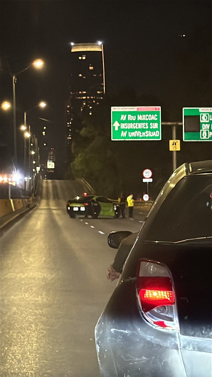 mespejelg's tweet photo. @C5_CDMX que pasó en Rio Churubusco dirección insurgentes? @trafico889 https://t.co/B8qoVrZv02