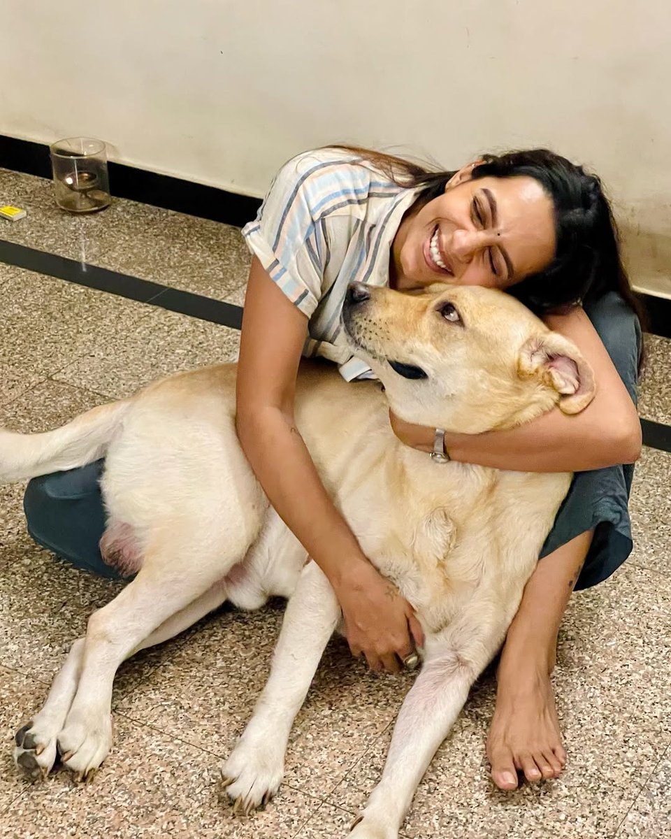 ChennaiTimesTOI's tweet photo. #SanchanaNatrajan shared some pawdorable pictures with her furball. Sharing sneak peaks into their wholesome moments she wrote, “Looks can be deceiving… #foolsinlove”
#FurryFriends https://t.co/hXoJM6jKz0