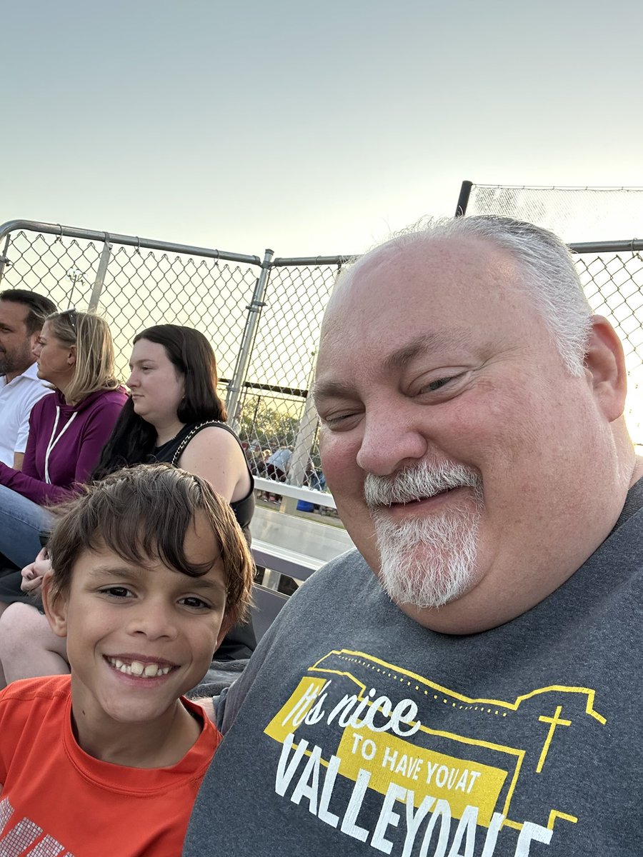 ChrisJohnsonDoz's tweet photo. Had a great time tonight hanging at the ball field cheering on our favorite softball player! Glad Gram and Papa could join us. #PopsLife https://t.co/6vCEiLuWcu