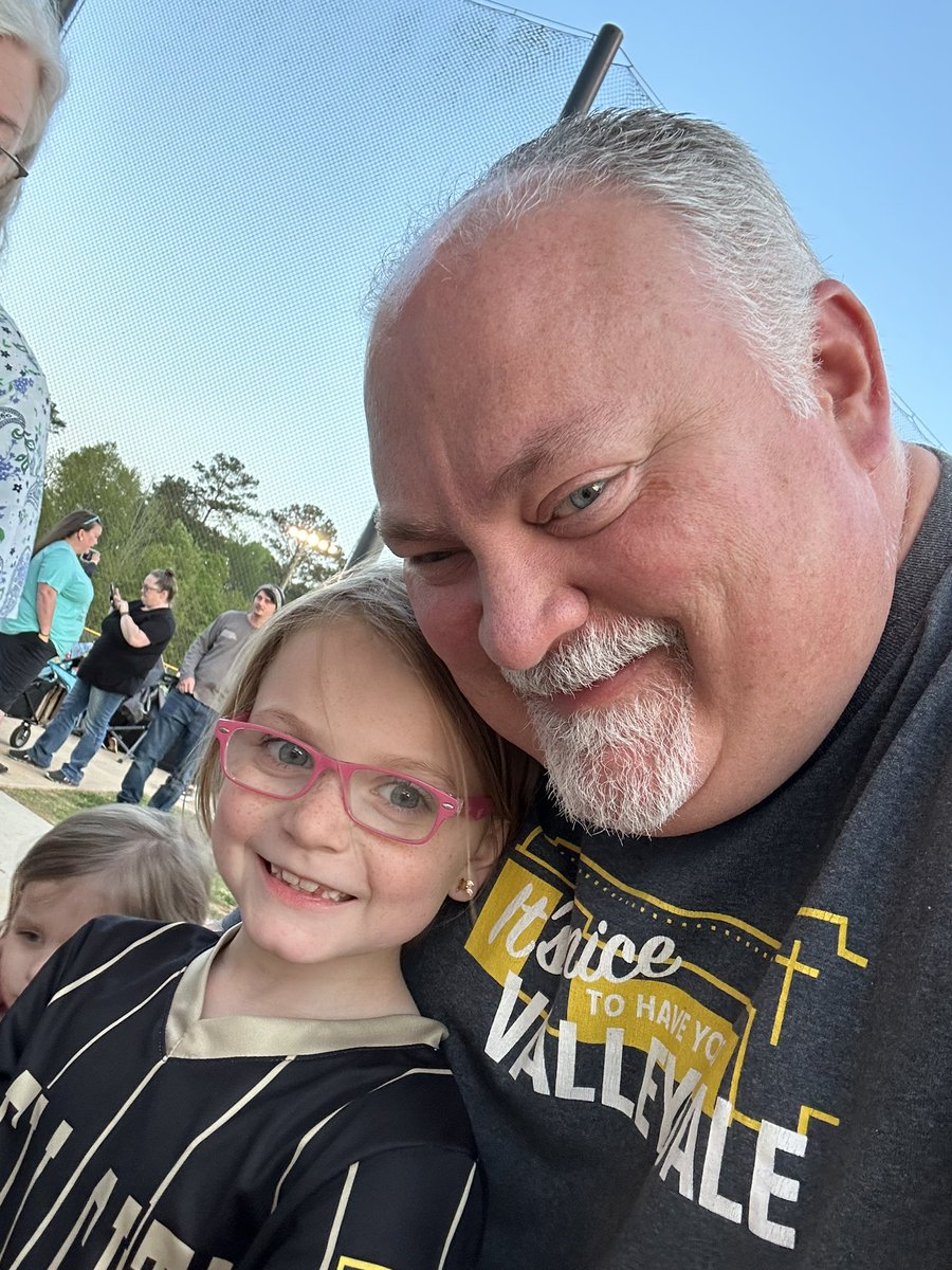 ChrisJohnsonDoz's tweet photo. Had a great time tonight hanging at the ball field cheering on our favorite softball player! Glad Gram and Papa could join us. #PopsLife https://t.co/6vCEiLuWcu