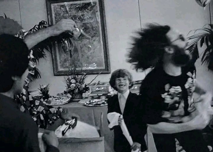 Alm_dude's tweet photo. A rare image of #JohnLennon at his 39th birthday party 9th of October 1979 at Tavern on the Green in NYC. https://t.co/RAp5bqFSBj