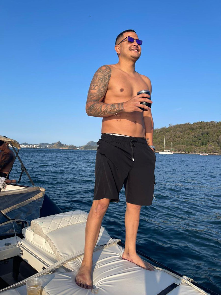 MthRei's tweet photo. Gratidão eterna ao senhor por me permitir completar +1 ano de vida, parabéns pra mim  🙌🏾🎉🎆🚀 https://t.co/3Yb8yG0D91