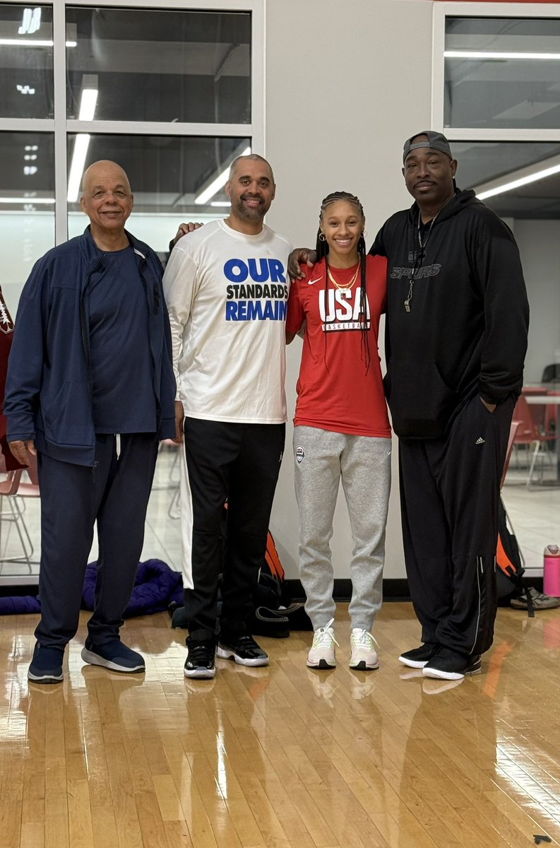 Grateful for everyone who’s been with me on my journey and I appreciate your belief in me. 

You guys are not just my coaches, you’re my family!  Thanks for everything ❤️ 

<a href="/MacBuckets21/">Mac Irvin III</a> you still can’t shoot better than me 🤣

#Hungry #Humble #Motivated