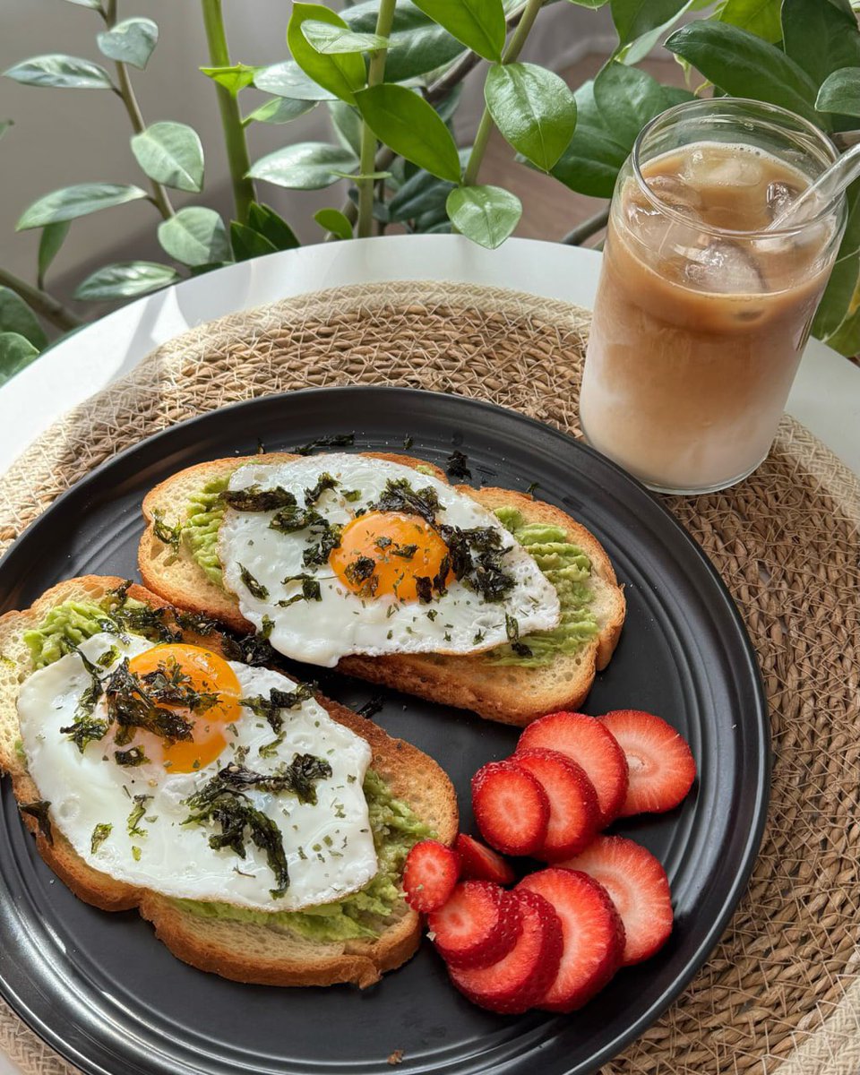 Vikramsingh678's tweet photo. "Started my day with a delicious breakfast bread with egg, refreshing cold coffee, and some sweet strawberries to top it off. 🍞🍳🍓☕️ 
#BreakfastVibes 
#MorningFuel 
#SimplePleasures" https://t.co/tpj8CUZN6C