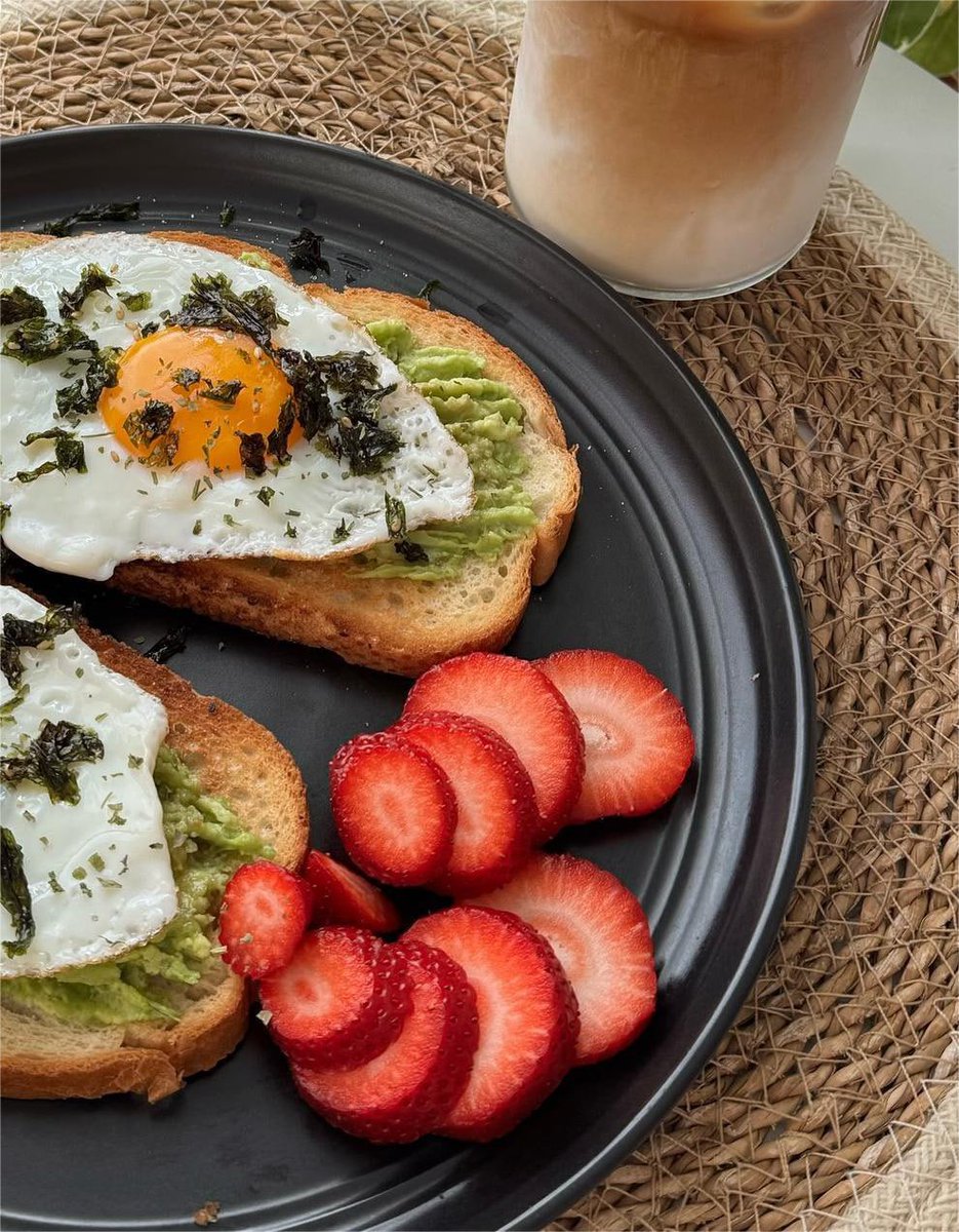 Vikramsingh678's tweet photo. "Started my day with a delicious breakfast bread with egg, refreshing cold coffee, and some sweet strawberries to top it off. 🍞🍳🍓☕️ 
#BreakfastVibes 
#MorningFuel 
#SimplePleasures" https://t.co/tpj8CUZN6C