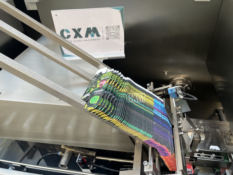 JonaGu3's tweet image. 30ml e-liquid bottle cartoning machine
machine video: youtu.be/HC4YCf8uSf0
#cartoningmachine #cartoning #boxingmachine #packingmachine #packagingmachine  #vapejuice #cbdoil #hempoil #eliquid #ejuice #essentialoil #manufacturer #machinefactory #machines #shortvideo