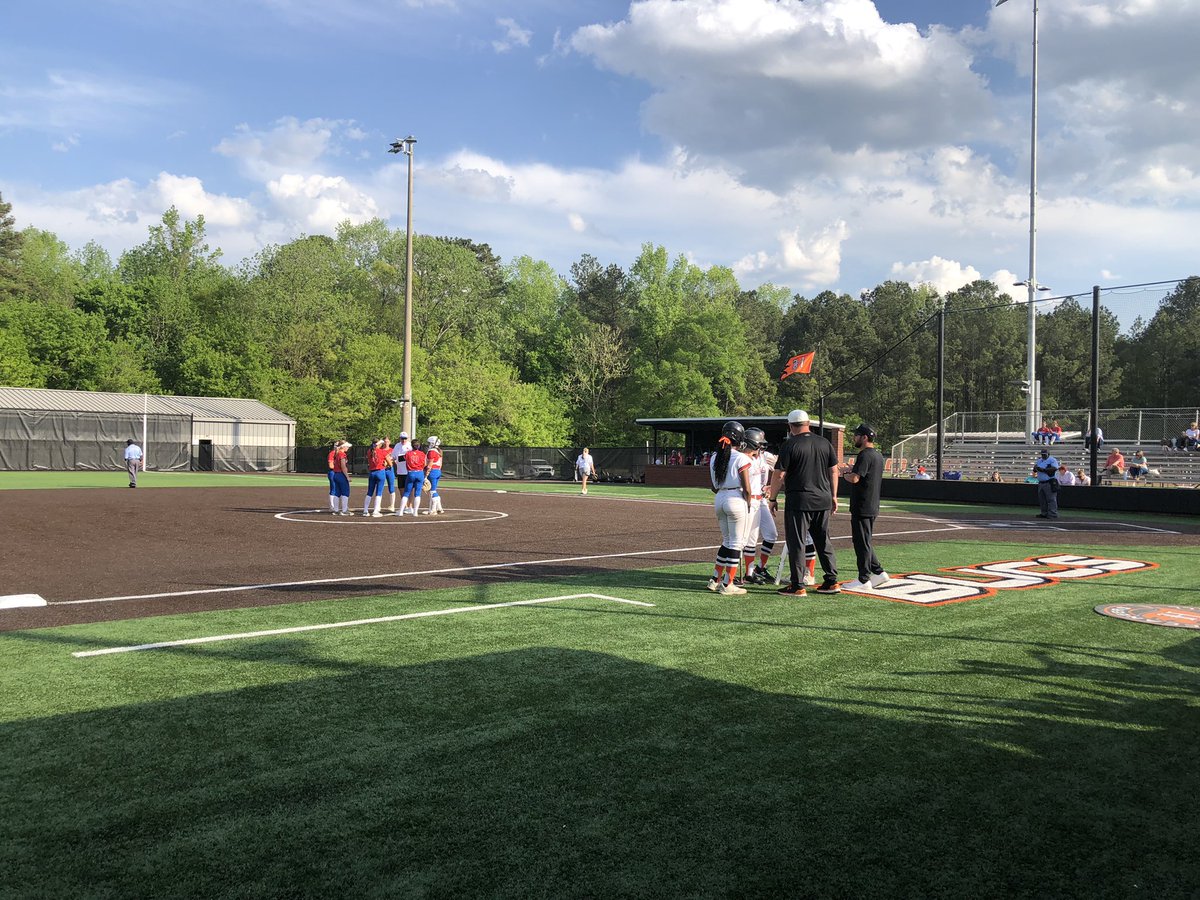 hooverbio's tweet photo. Hoover Varsity Softball beat Vestavia #HooverBUCS🏴☠️ https://t.co/vCpAxv4aqy