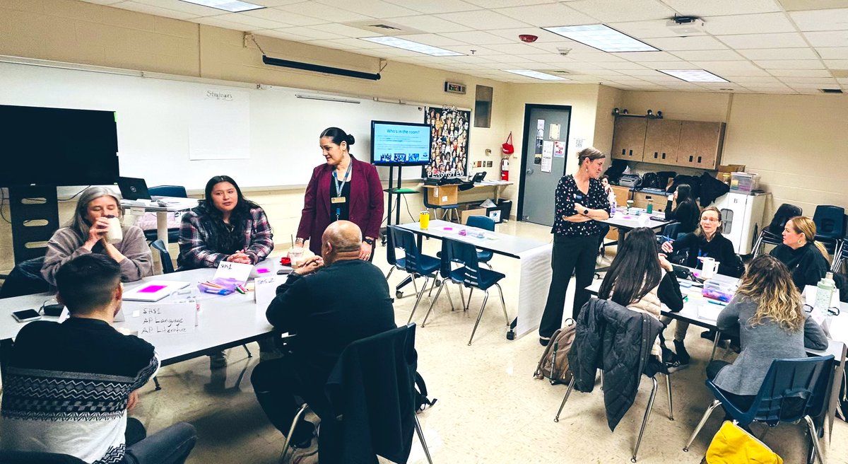 susannamelon's tweet photo. FROM BILINGUALISM TO BILITERACY! District 87 is intentional about fostering students’ assets, contributions, and potential! Led our district’s Spanish for Heritage Speakers teachers through a curriculum rewrite with Spanish Language Arts today. #bilingual #bicultural #biliterate https://t.co/UBVXfX4TdV