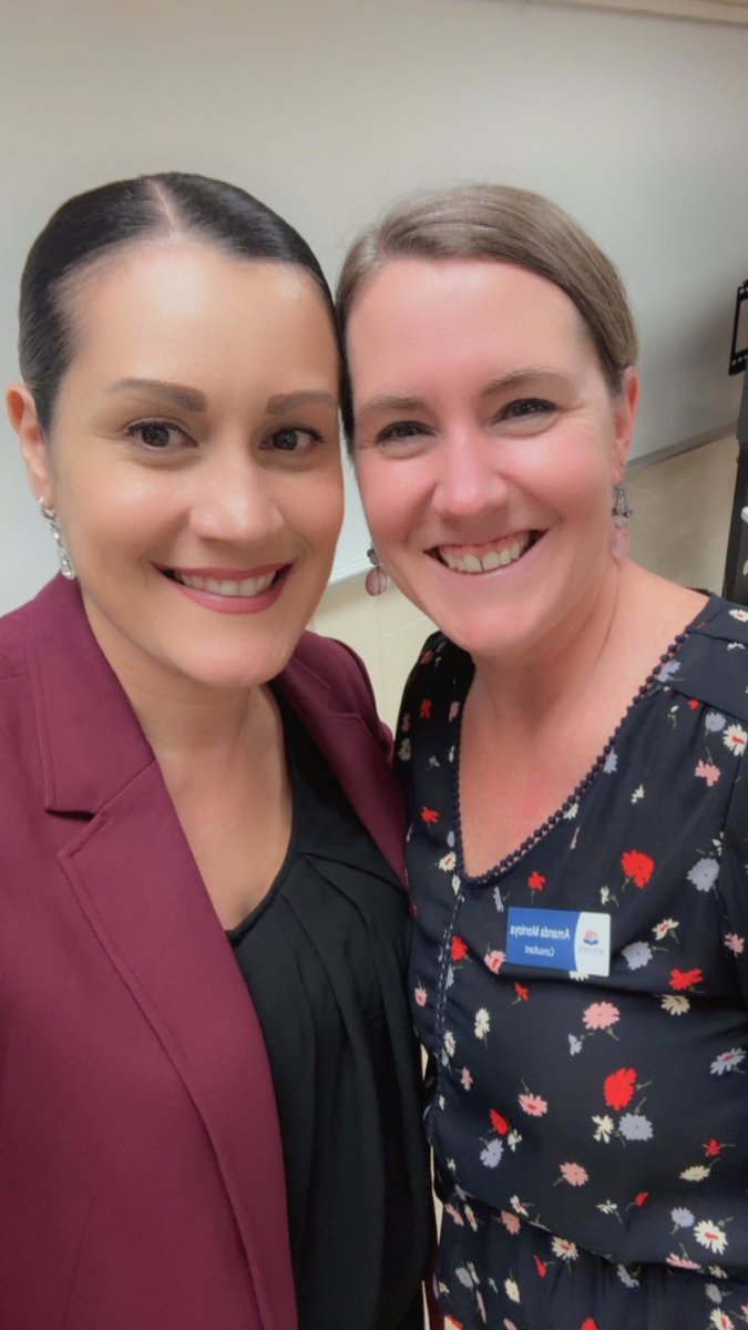 susannamelon's tweet photo. FROM BILINGUALISM TO BILITERACY! District 87 is intentional about fostering students’ assets, contributions, and potential! Led our district’s Spanish for Heritage Speakers teachers through a curriculum rewrite with Spanish Language Arts today. #bilingual #bicultural #biliterate https://t.co/UBVXfX4TdV