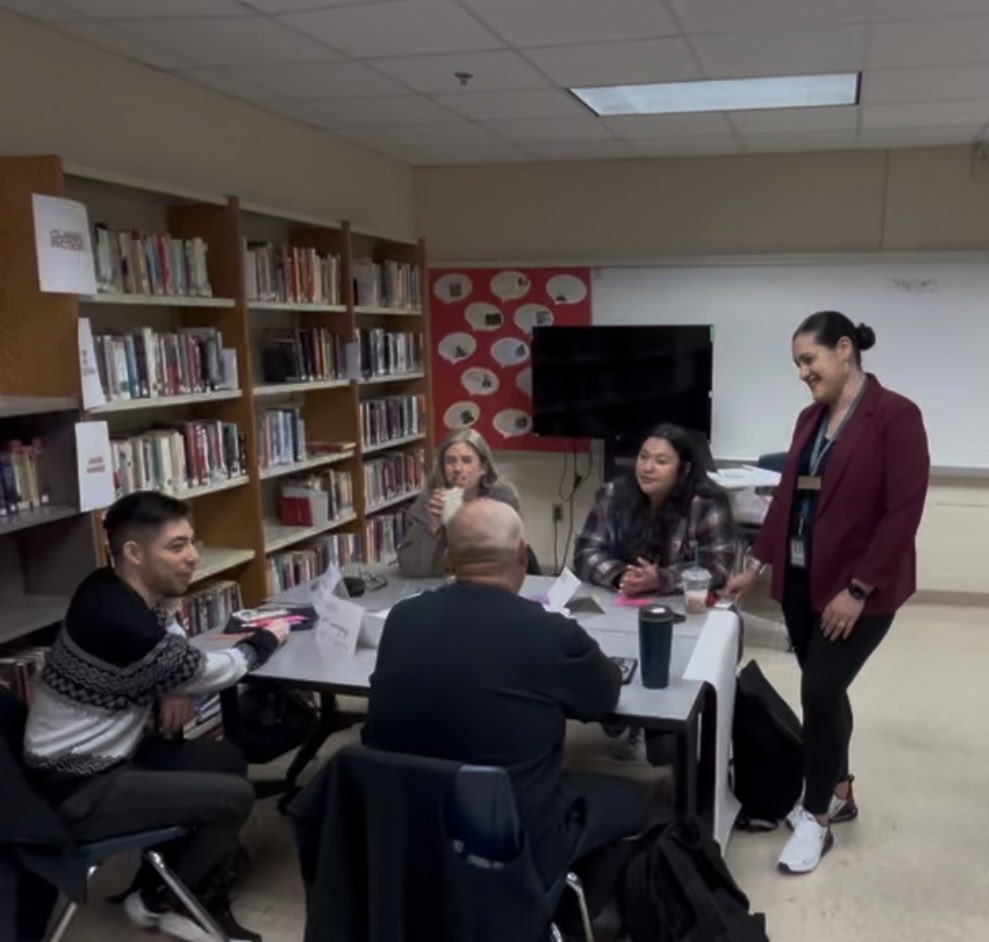 susannamelon's tweet photo. FROM BILINGUALISM TO BILITERACY! District 87 is intentional about fostering students’ assets, contributions, and potential! Led our district’s Spanish for Heritage Speakers teachers through a curriculum rewrite with Spanish Language Arts today. #bilingual #bicultural #biliterate https://t.co/UBVXfX4TdV