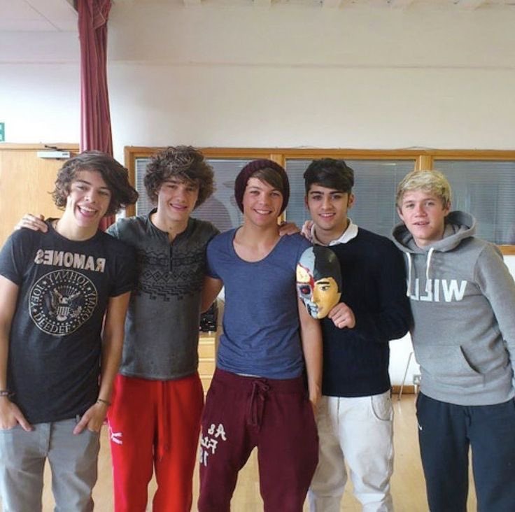 canyonmoonsrry's tweet photo. ok i miss one direction that’s all bye https://t.co/NIphr7hHGm
