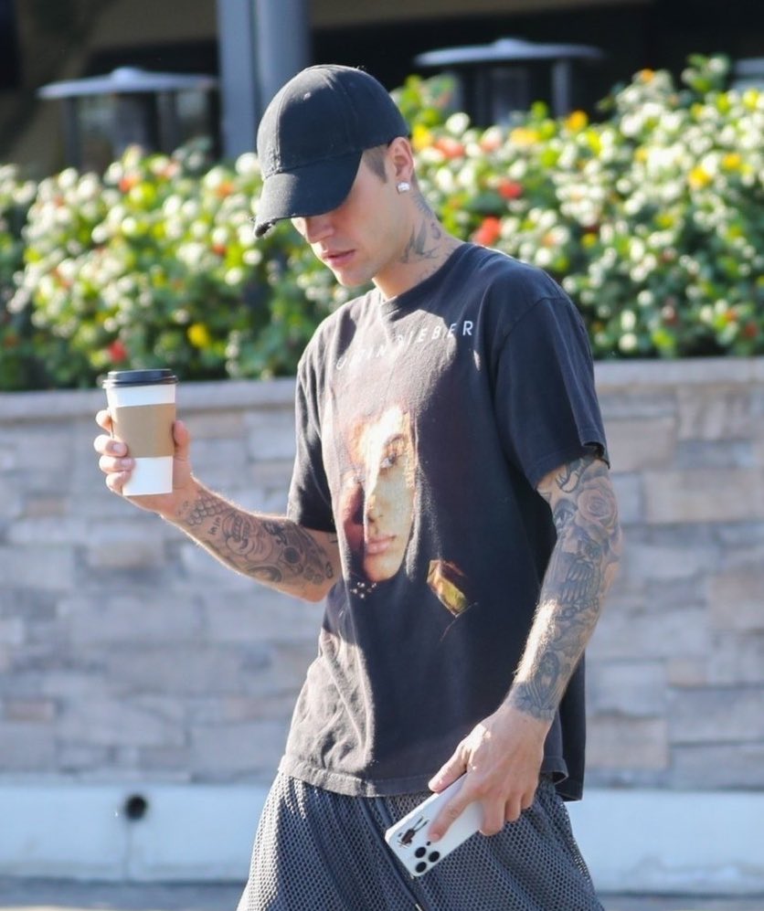 nunca voy a superar a justin bieber con la camisa de believe, estoy obsesionada