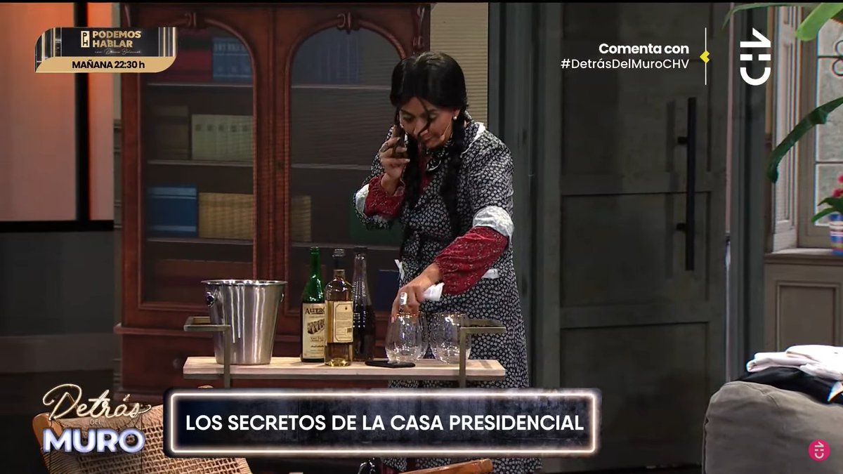 MarceloH_35's tweet photo. #DetrasDelMuroCHV @MCCoficial @chilevision  amo este personaje paola troncoso bella preciosa amo sus personajes pero me cago de la risa con ella https://t.co/YIMJvJzoht
