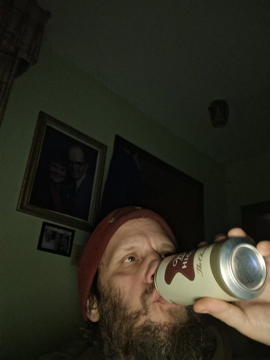 cleaningtowels's tweet photo. #BeerDad update
Ending a 9 hour day with a cold one and an old friend https://t.co/gaax8rLu1l