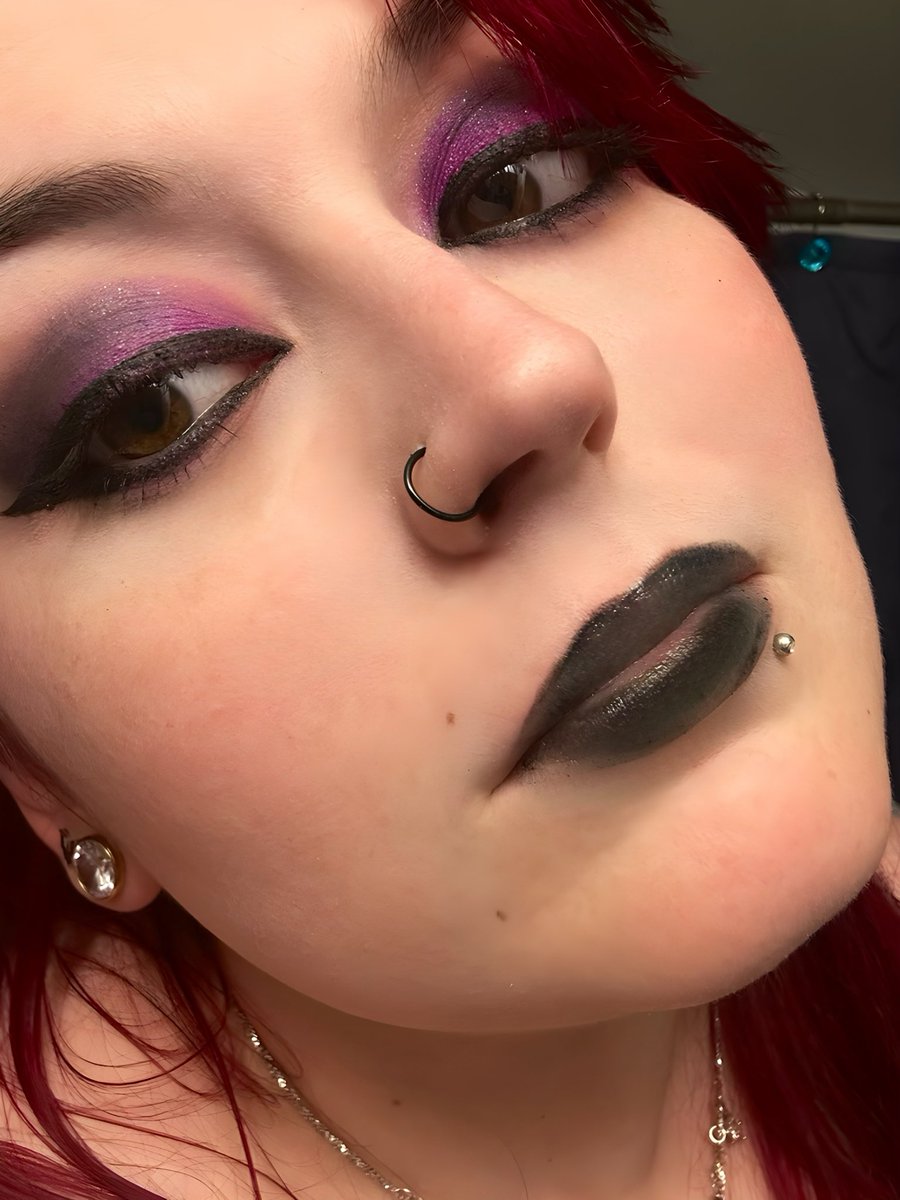 BatStardust's tweet photo. Can’t wait to go live with Creative Soul Cosmetics tomorrow 4/11 at 2:30pm EST!🖤✨ #live #makeup #beauty #spooky #alt #goth #makeuptutorial #makeuphacks #flashsale #viral #event #fyp #foryoupage #foryourpage #foryou #mua #halloween #haunted #giveaway #winner #art #makeupartist https://t.co/Ms8E56tQSD
