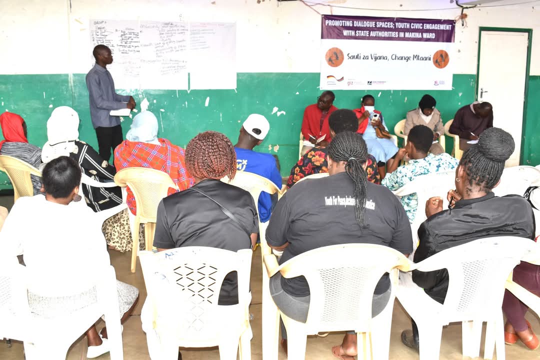 vincent_kenvin's tweet photo. Community Dialogue on Governance with the youth of kibra. https://t.co/PWlgKhRcct