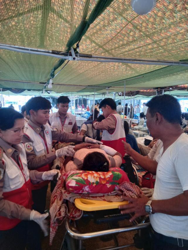 MyanmarRedCross's tweet photo. 🚑 Every day, Red Cross volunteers from #NayPyiTaw are lending a helping hand at the temporary hospital in Paung Laung, #Pyinmana Township, supporting care for those affected by the #earthquake. https://t.co/N5ogHQ7A6E