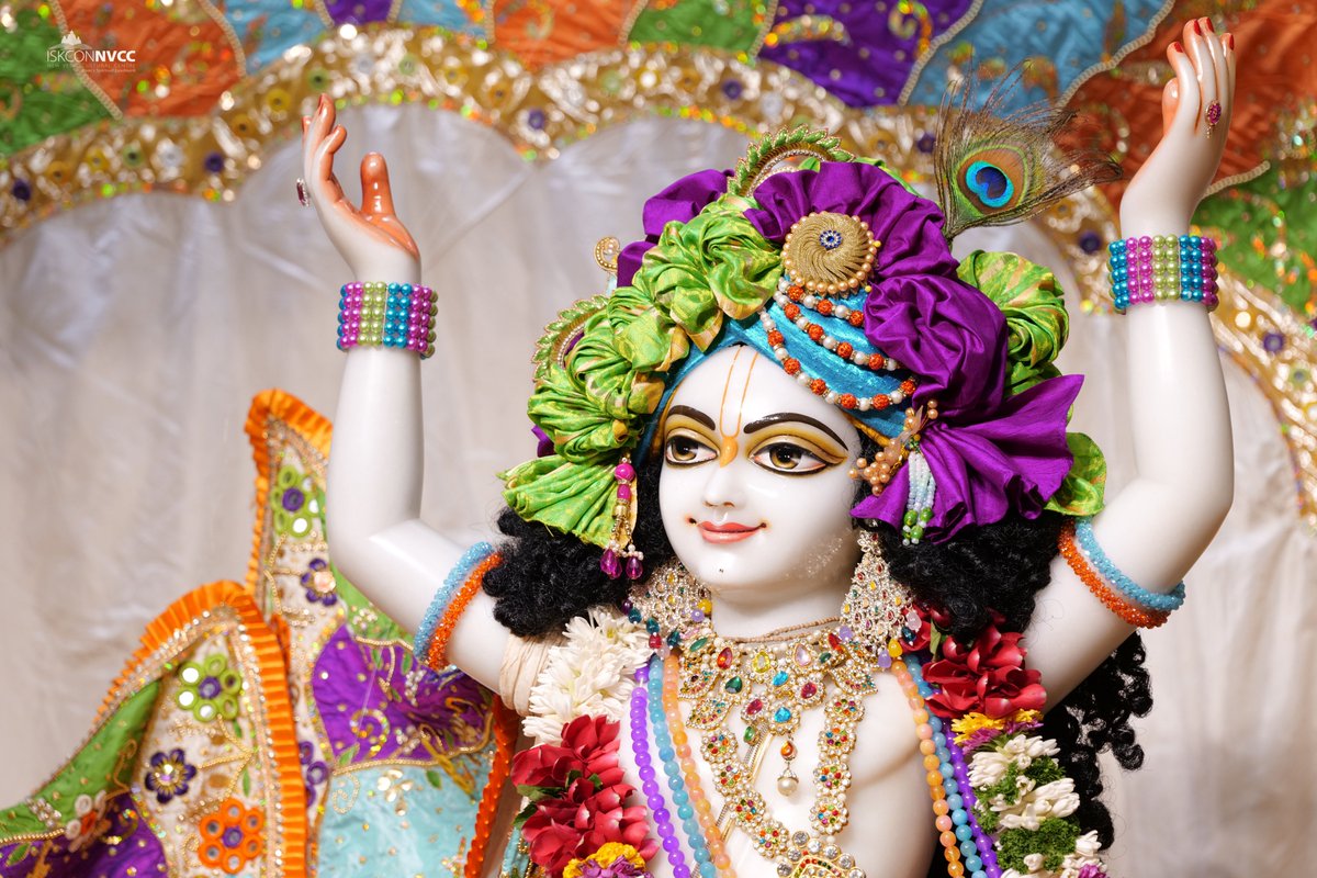 ISKCONPune's tweet photo. 🙏🏽Today's Darshan 📿 🗓11-04-2025🙏
🌷Sri Sri Gaur Nitai🌷
🚩@ISKCONNVCCPune🚩
.
.
#ISKCON #ISKCONNVCC #ISKCONNVCCPune #ISKCONPune
#11thapril #11thapril2025 #Friday #Vrindavan
#Harinaamsankirtan #Radheshyamdas #Radheradhe
#Sankirtan #Kirtan #Mayapur #Prabhupada #iskconmandir
#GVE https://t.co/WGn42VA6ea